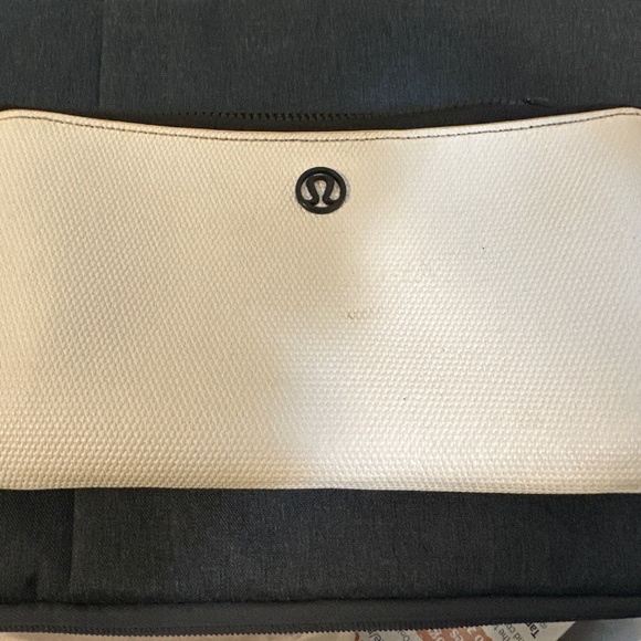 Lululemon wristlet pouch - Picture 1 of 4